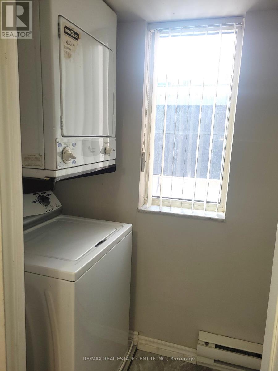 209 - 285 Enfield Place, Mississauga, Ontario  L5B 4L8 - Photo 8 - W12763560