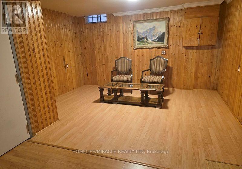 6585 Eastridge Road, Mississauga, Ontario  L5N 4L5 - Photo 4 - W12763588