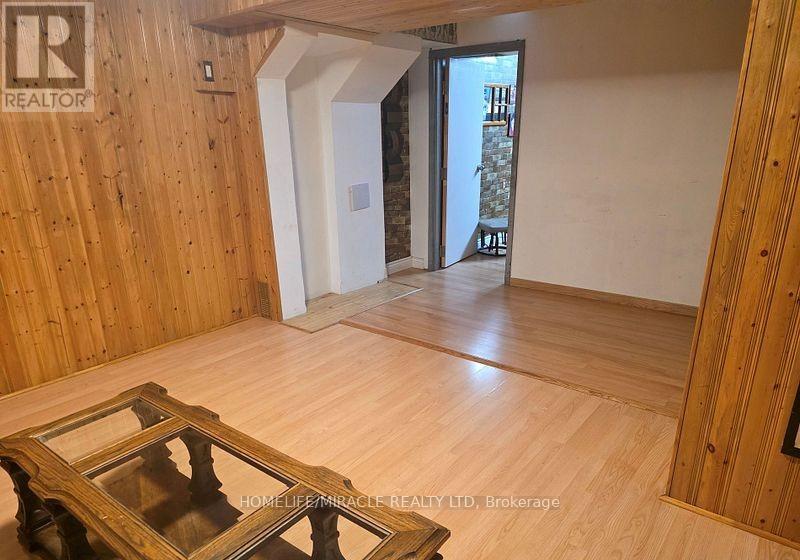 6585 Eastridge Road, Mississauga, Ontario  L5N 4L5 - Photo 5 - W12763588