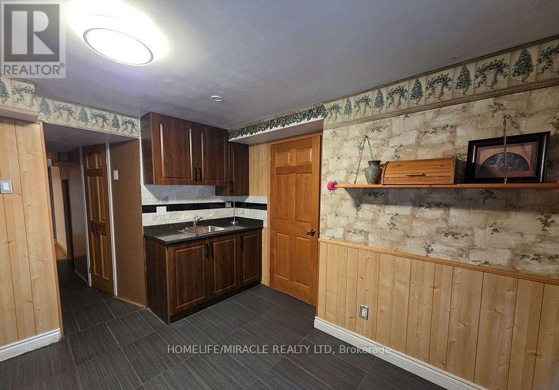 6585 Eastridge Road, Mississauga, Ontario  L5N 4L5 - Photo 9 - W12763588