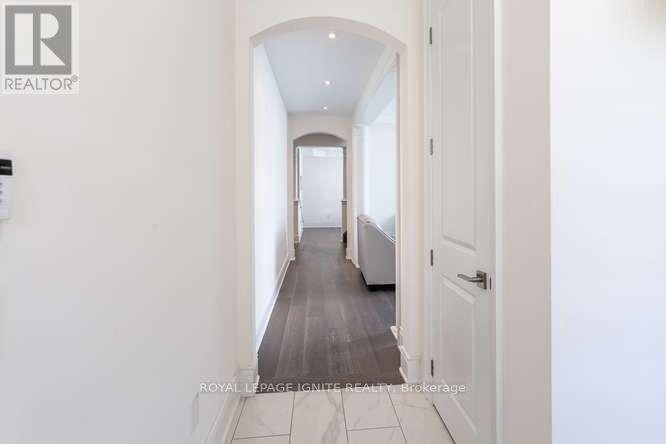 9 Smallwood Road, Brampton, Ontario  L7A 4Y7 - Photo 4 - W12763608