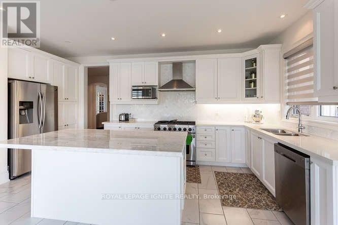 9 Smallwood Road, Brampton, Ontario  L7A 4Y7 - Photo 9 - W12763608