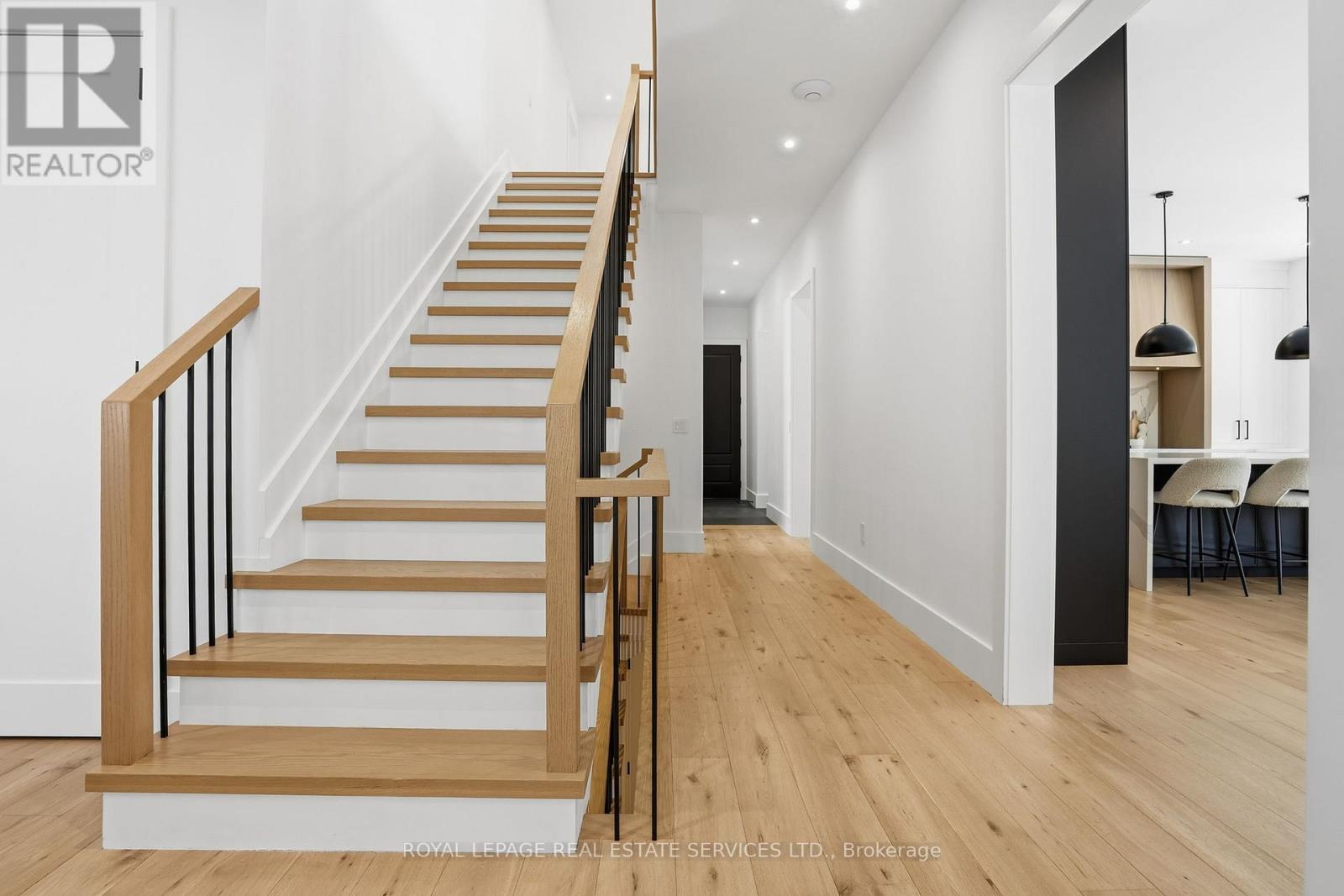 2054 Vickery Drive, Oakville, Ontario  L6L 2J1 - Photo 10 - W12763612