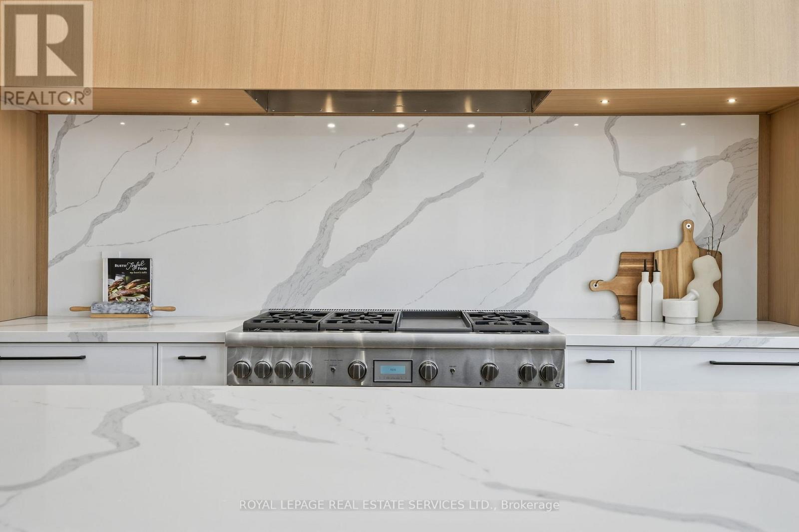 2054 Vickery Drive, Oakville, Ontario  L6L 2J1 - Photo 15 - W12763612