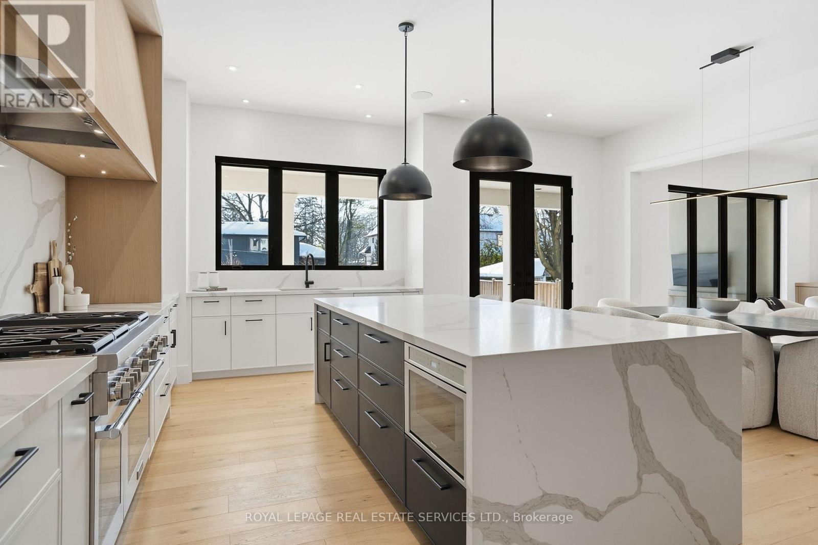 2054 Vickery Drive, Oakville, Ontario  L6L 2J1 - Photo 16 - W12763612