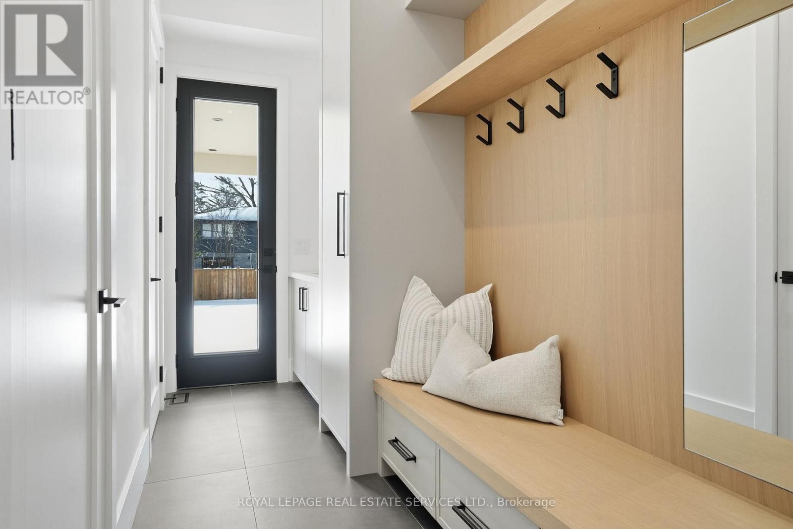 2054 Vickery Drive, Oakville, Ontario  L6L 2J1 - Photo 21 - W12763612