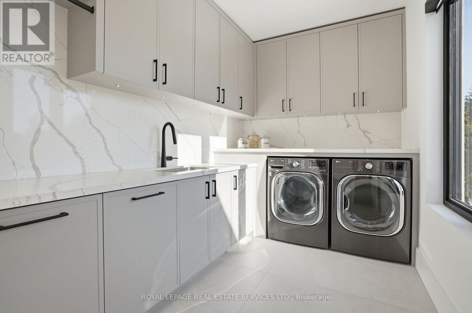 2054 Vickery Drive, Oakville, Ontario  L6L 2J1 - Photo 24 - W12763612