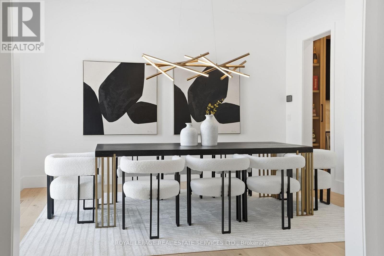 2054 Vickery Drive, Oakville, Ontario  L6L 2J1 - Photo 7 - W12763612