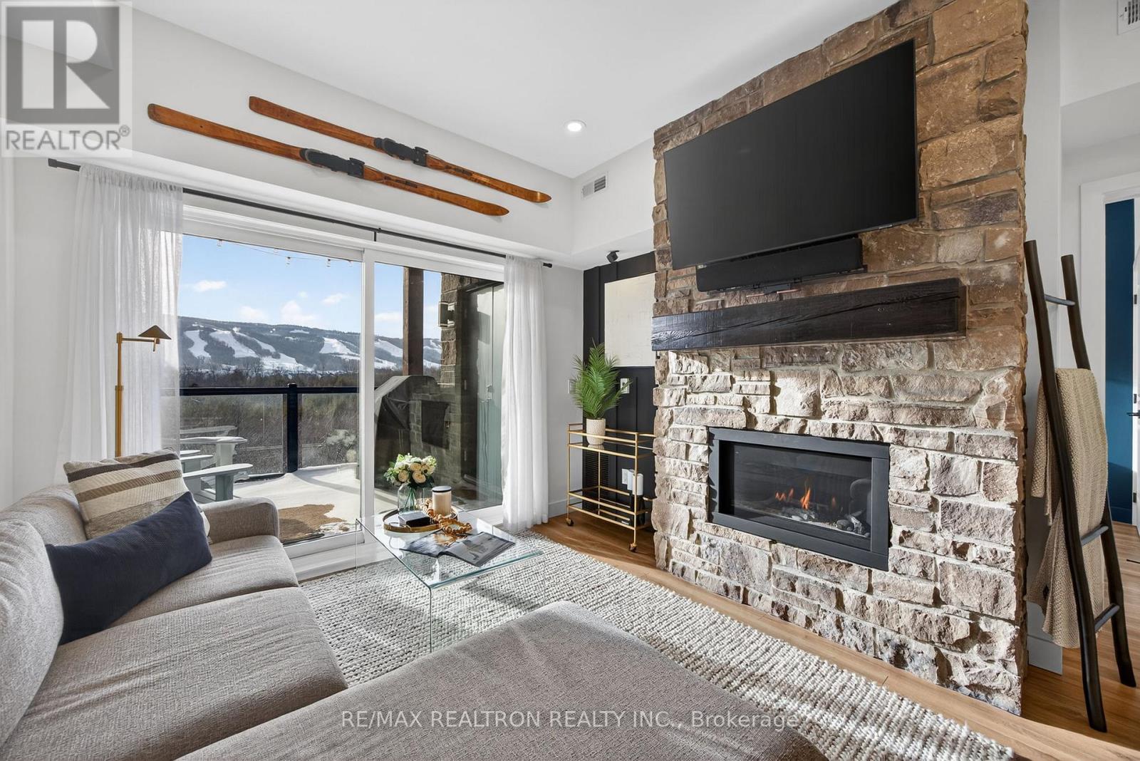 305 - 18 Beckwith Lane, Blue Mountains, Ontario  L9Y 3B6 - Photo 1 - X12763448