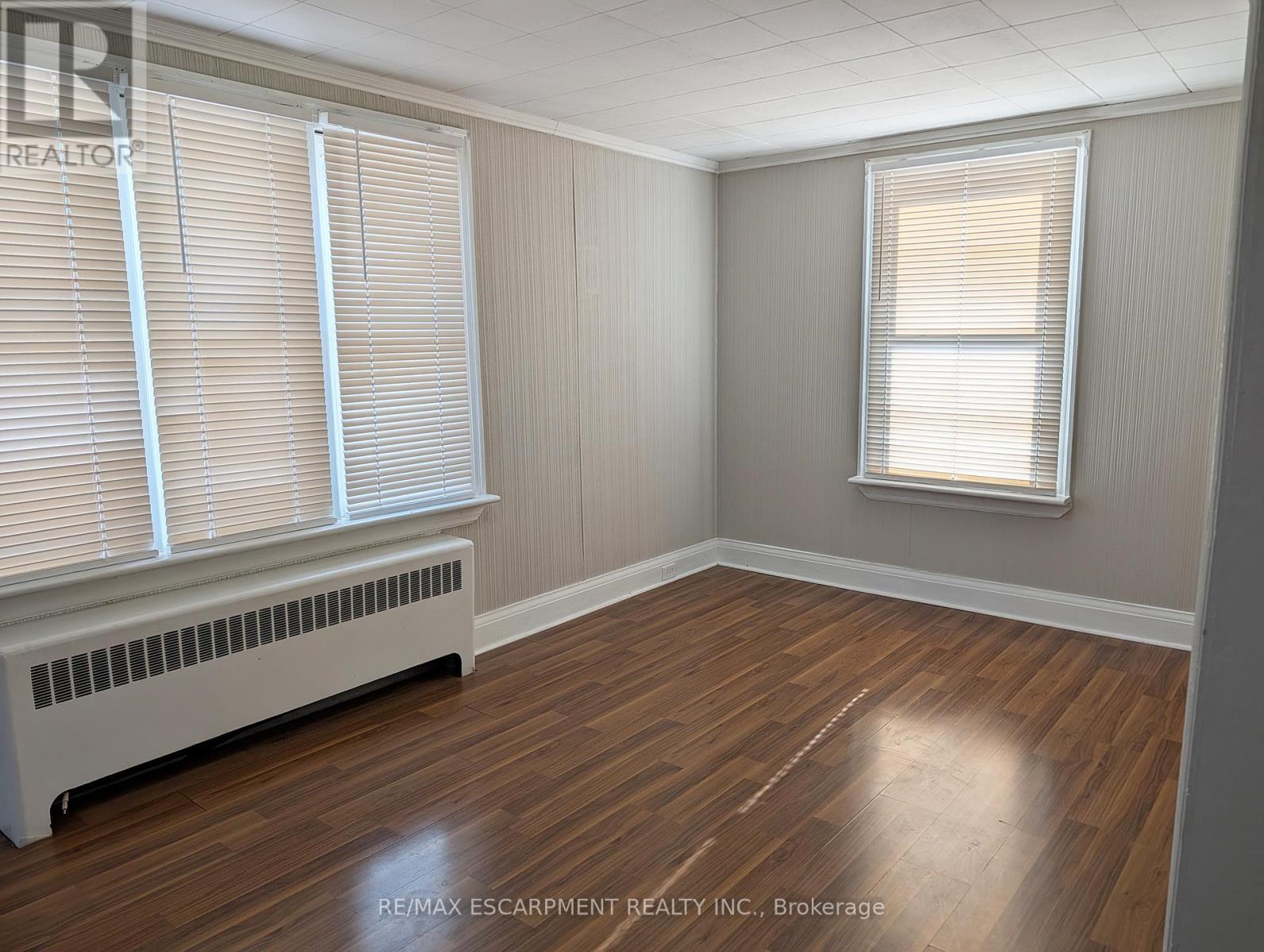 Upper - 12 East 24th Street, Hamilton, Ontario  L8V 2X7 - Photo 2 - X12763524