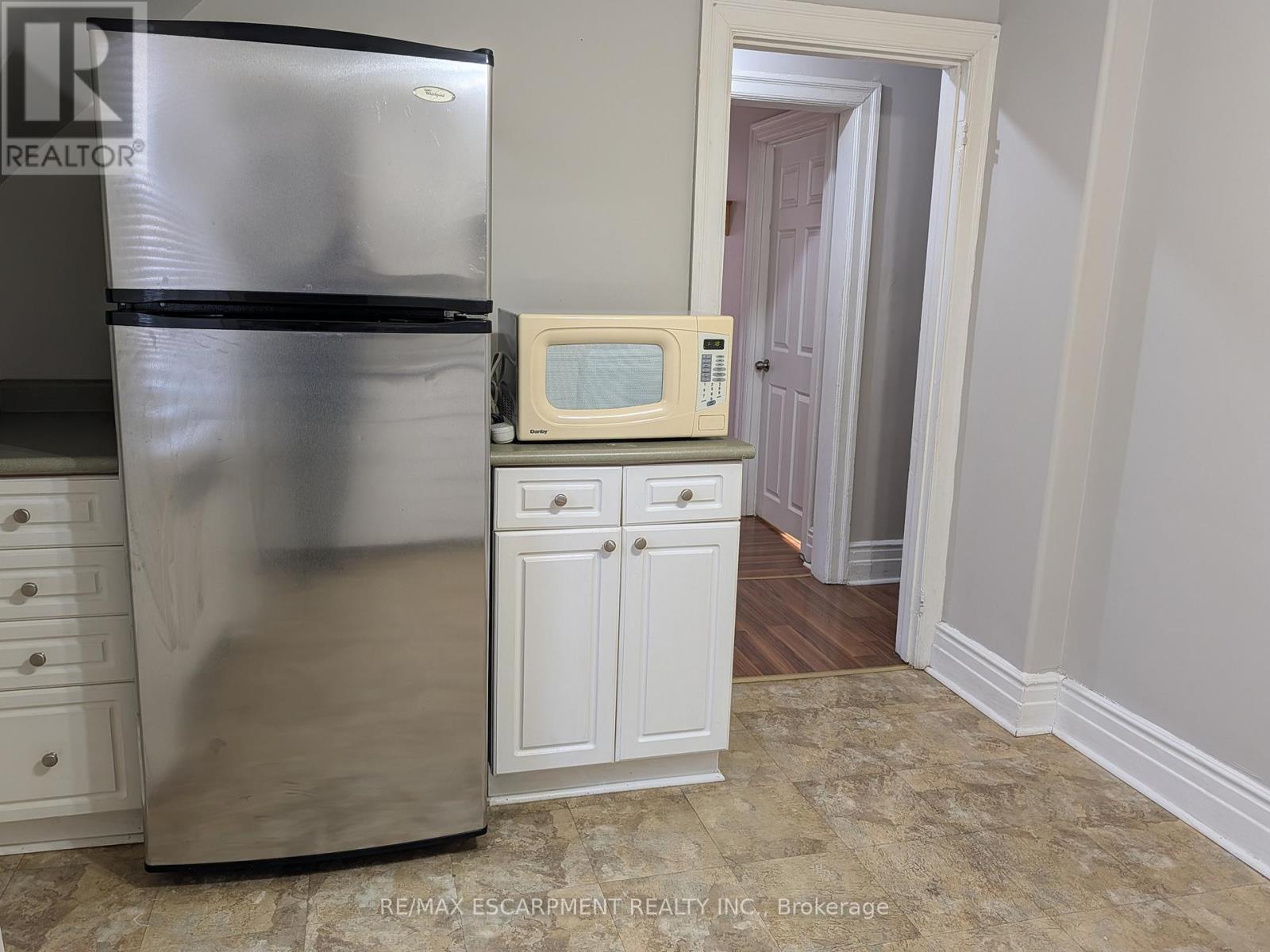 Upper - 12 East 24th Street, Hamilton, Ontario  L8V 2X7 - Photo 5 - X12763524