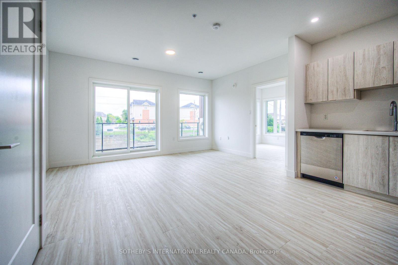 303 - 408 Dundas Street S, Cambridge, Ontario  N1R 8H7 - Photo 3 - X12763562