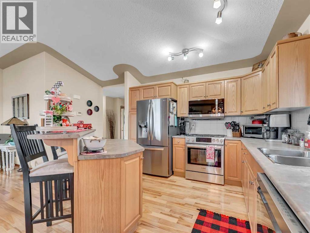 37 Terrace Green Ne, Medicine Hat, Alberta  T1C 0A2 - Photo 4 - A2281425