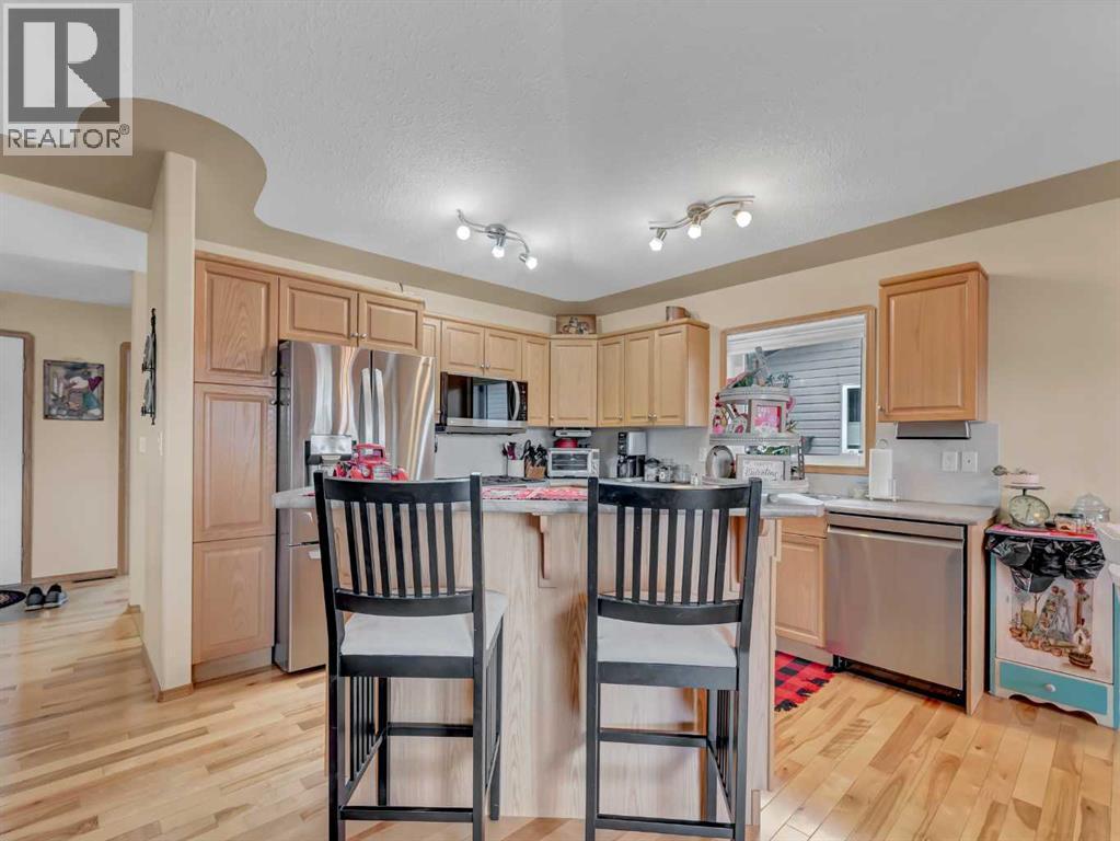 37 Terrace Green Ne, Medicine Hat, Alberta  T1C 0A2 - Photo 3 - A2281425