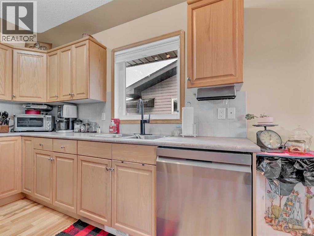 37 Terrace Green Ne, Medicine Hat, Alberta  T1C 0A2 - Photo 6 - A2281425