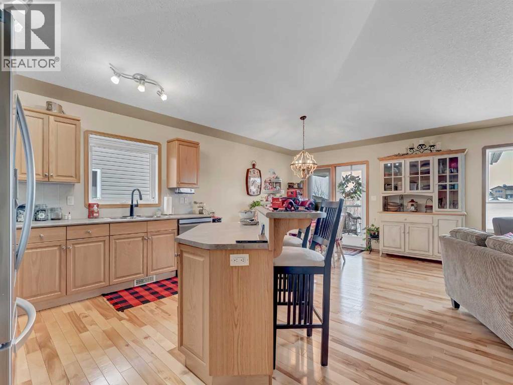 37 Terrace Green Ne, Medicine Hat, Alberta  T1C 0A2 - Photo 2 - A2281425