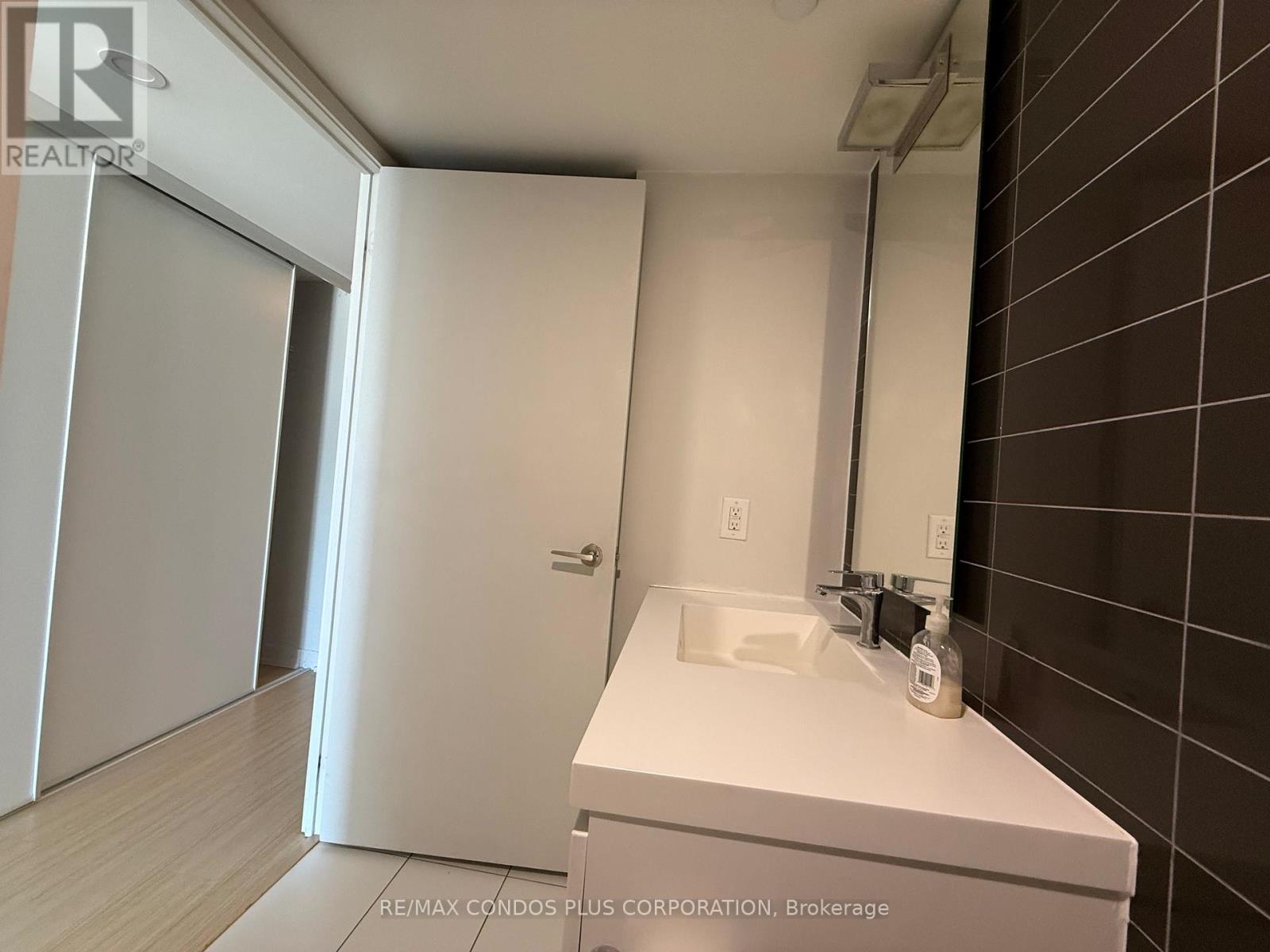 2502 - 75 Queens Wharf Road, Toronto, Ontario  M5V 0J8 - Photo 22 - C12611188