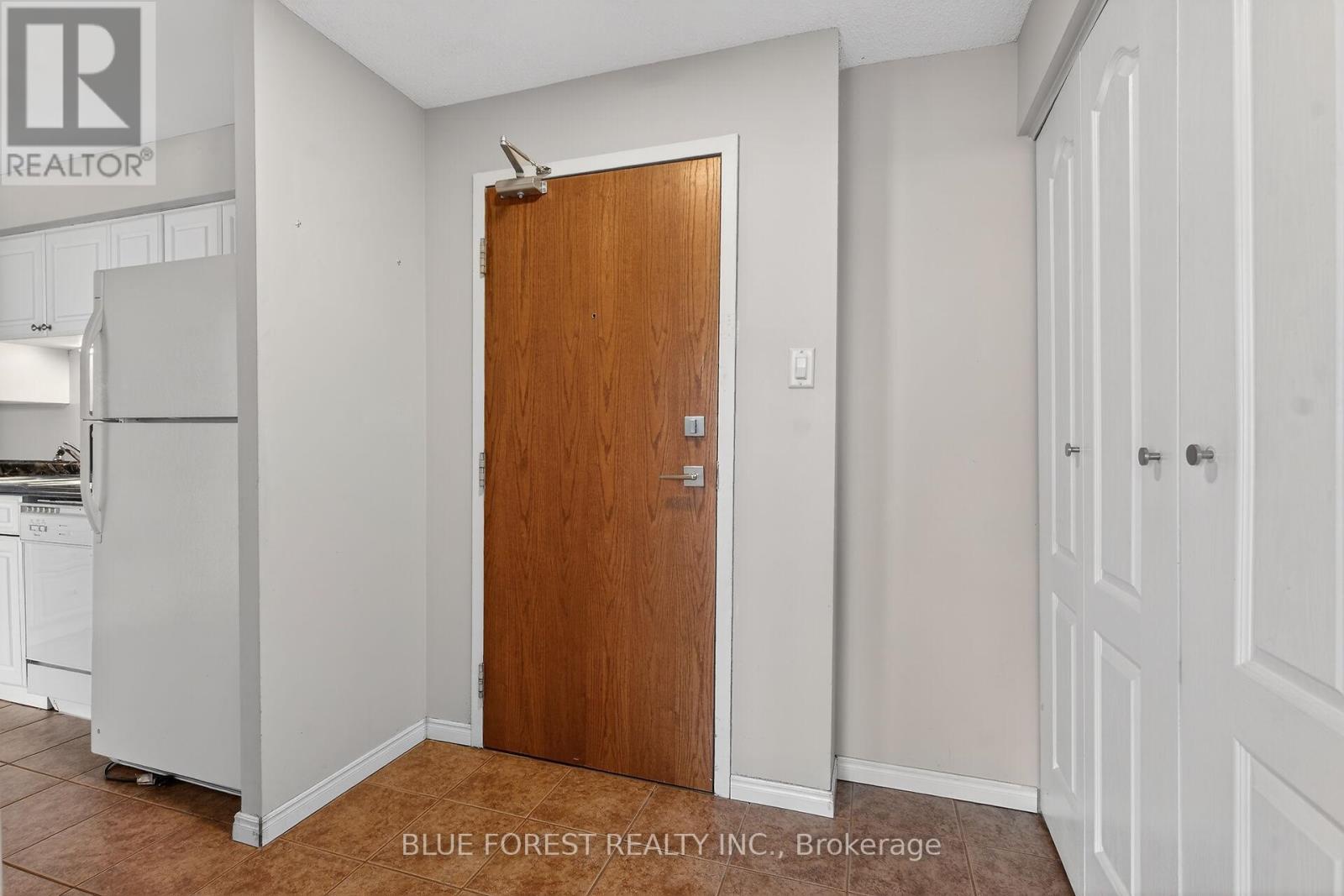 909 - 127 Belmont Drive, London South, Ontario  N6J 4J7 - Photo 4 - X12763648