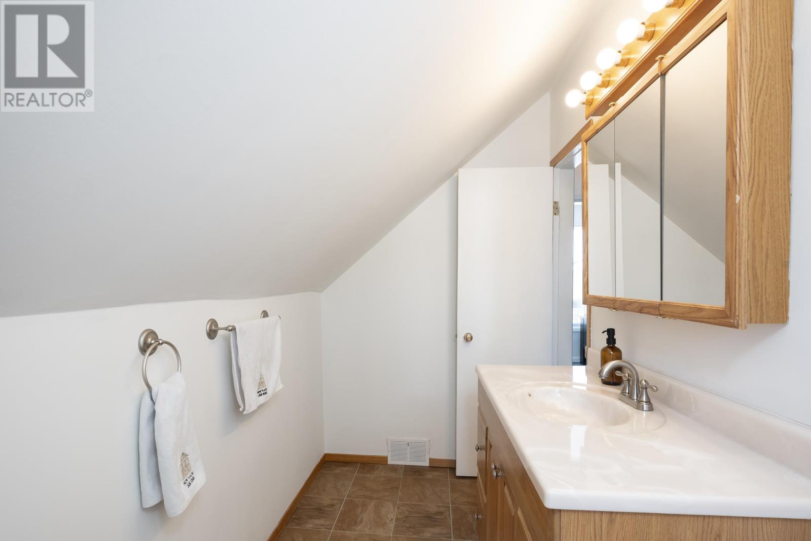 12 Stokes St, Thunder Bay, Ontario  P7A 5M5 - Photo 40 - TB2600166