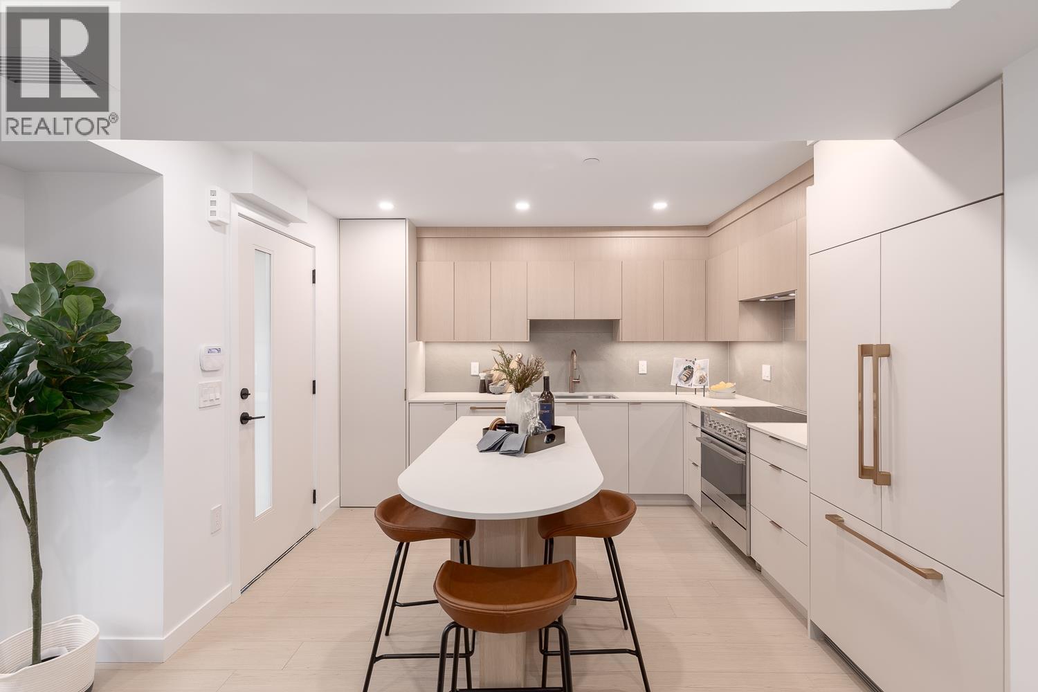 204 2329 E 34th Avenue, Vancouver, British Columbia  V5R 2S6 - Photo 1 - R3087147