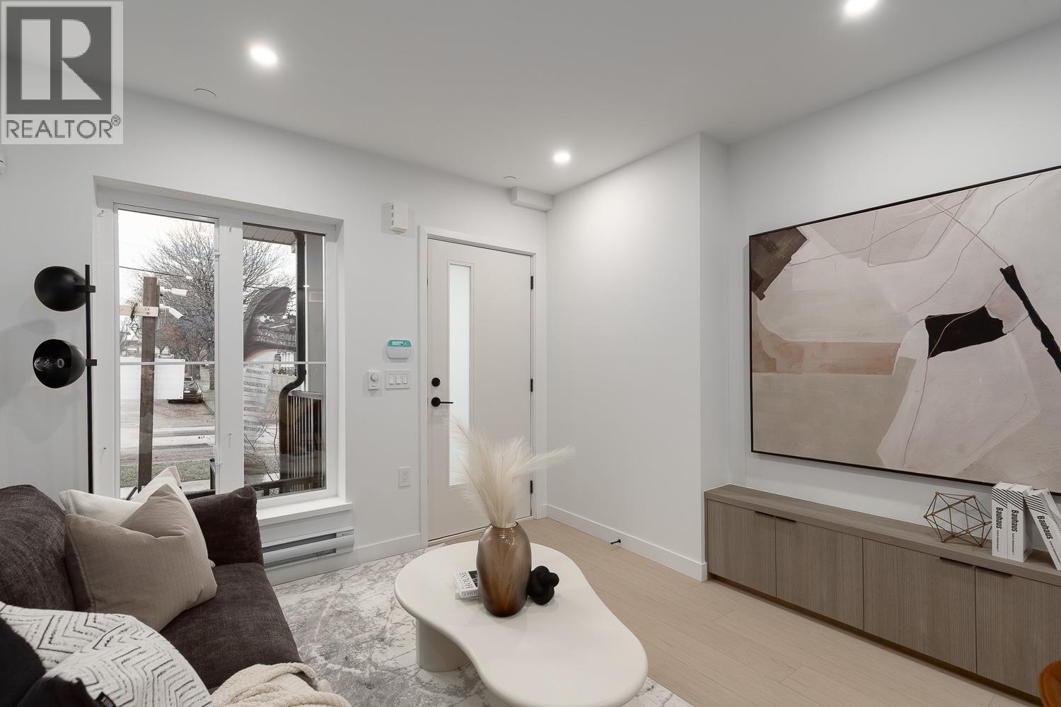 204 2329 E 34th Avenue, Vancouver, British Columbia  V5R 2S6 - Photo 2 - R3087147