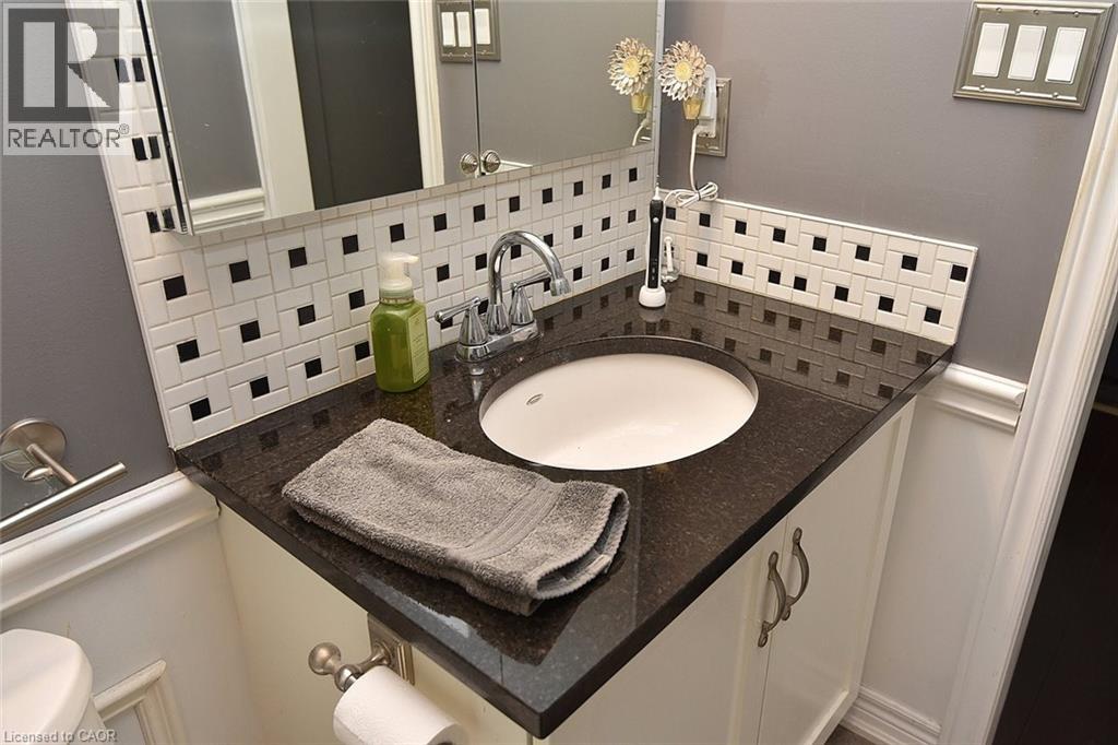 53 Redfern Avenue Unit# 29, Hamilton, Ontario  L9C 0E2 - Photo 34 - 40801629