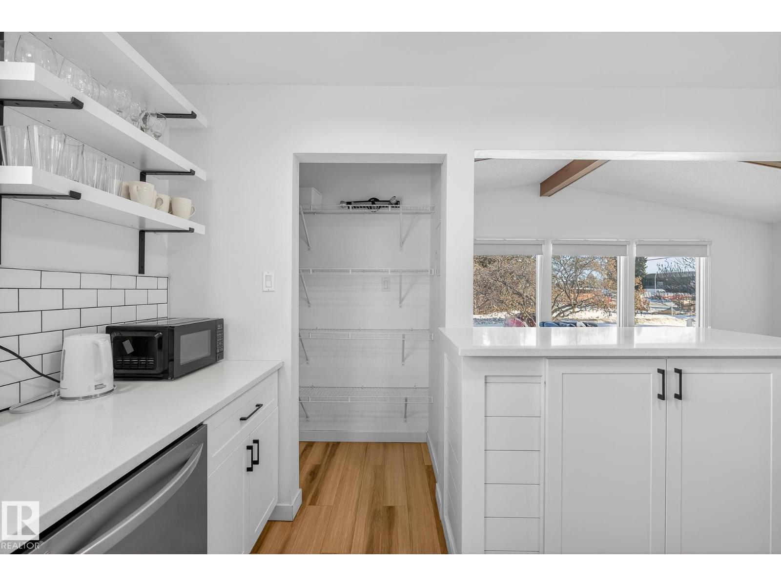 9616 64 St Nw, Edmonton, Alberta  T6B 1R2 - Photo 8 - E4472434