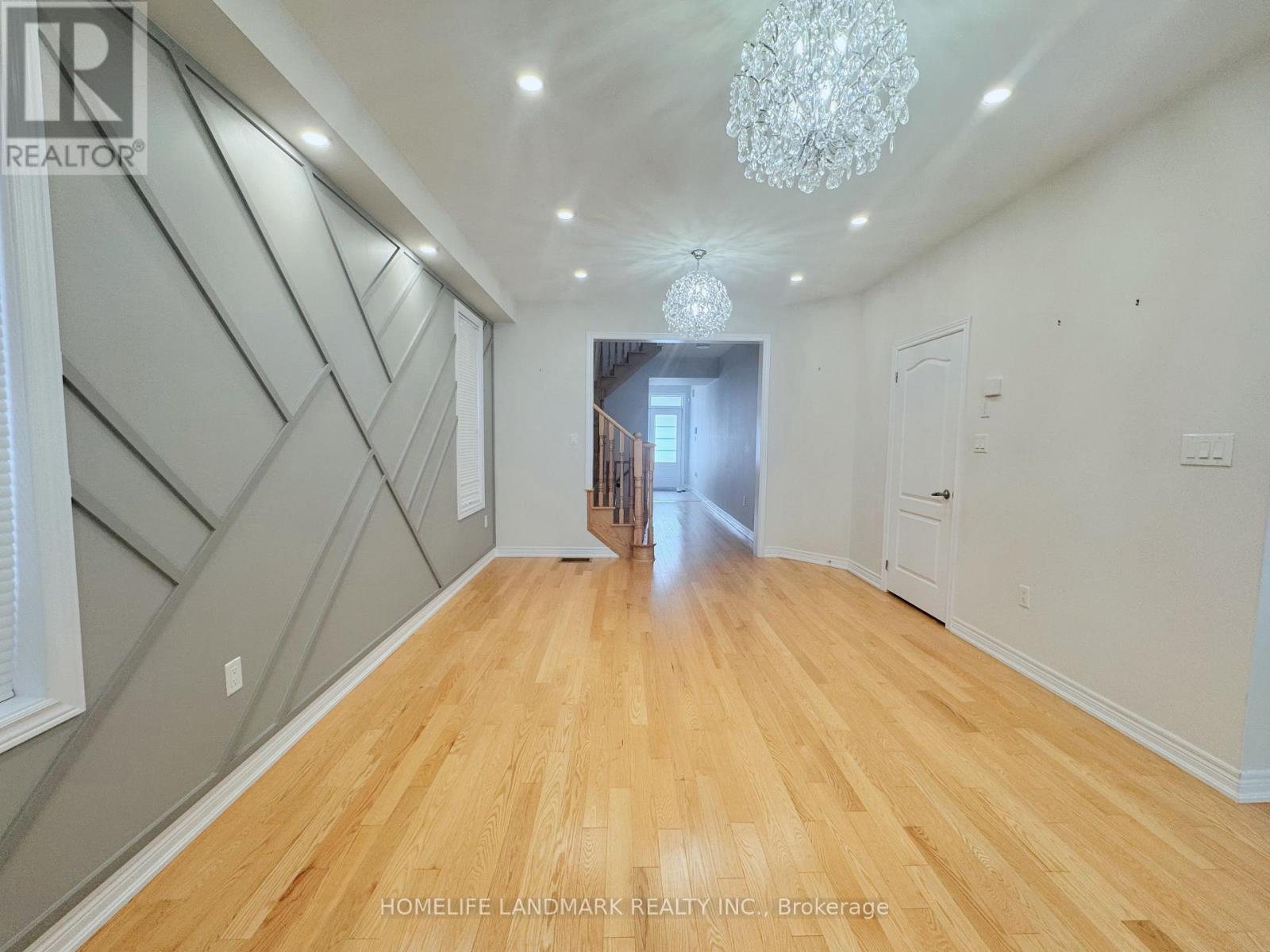 36 Applegate Drive, East Gwillimbury, Ontario  L9N 0R2 - Photo 3 - N12763626