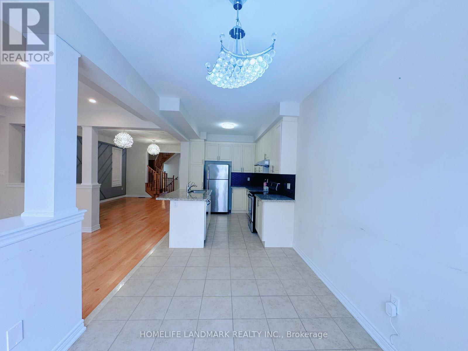 36 Applegate Drive, East Gwillimbury, Ontario  L9N 0R2 - Photo 8 - N12763626