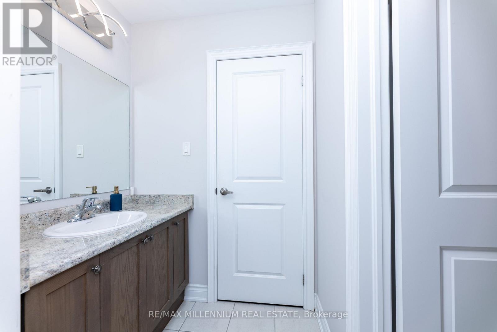 40 Frederick Pearson Street, East Gwillimbury, Ontario  L9N 0R8 - Photo 32 - N12763670