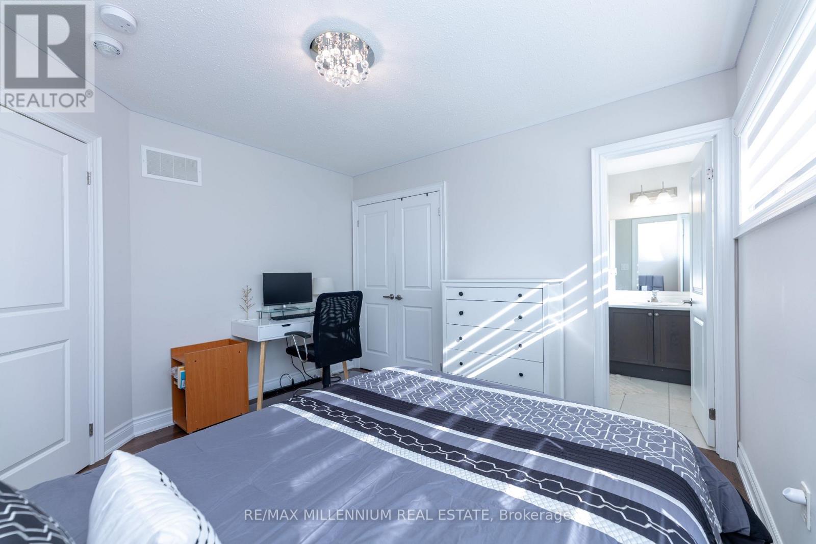 40 Frederick Pearson Street, East Gwillimbury, Ontario  L9N 0R8 - Photo 35 - N12763670