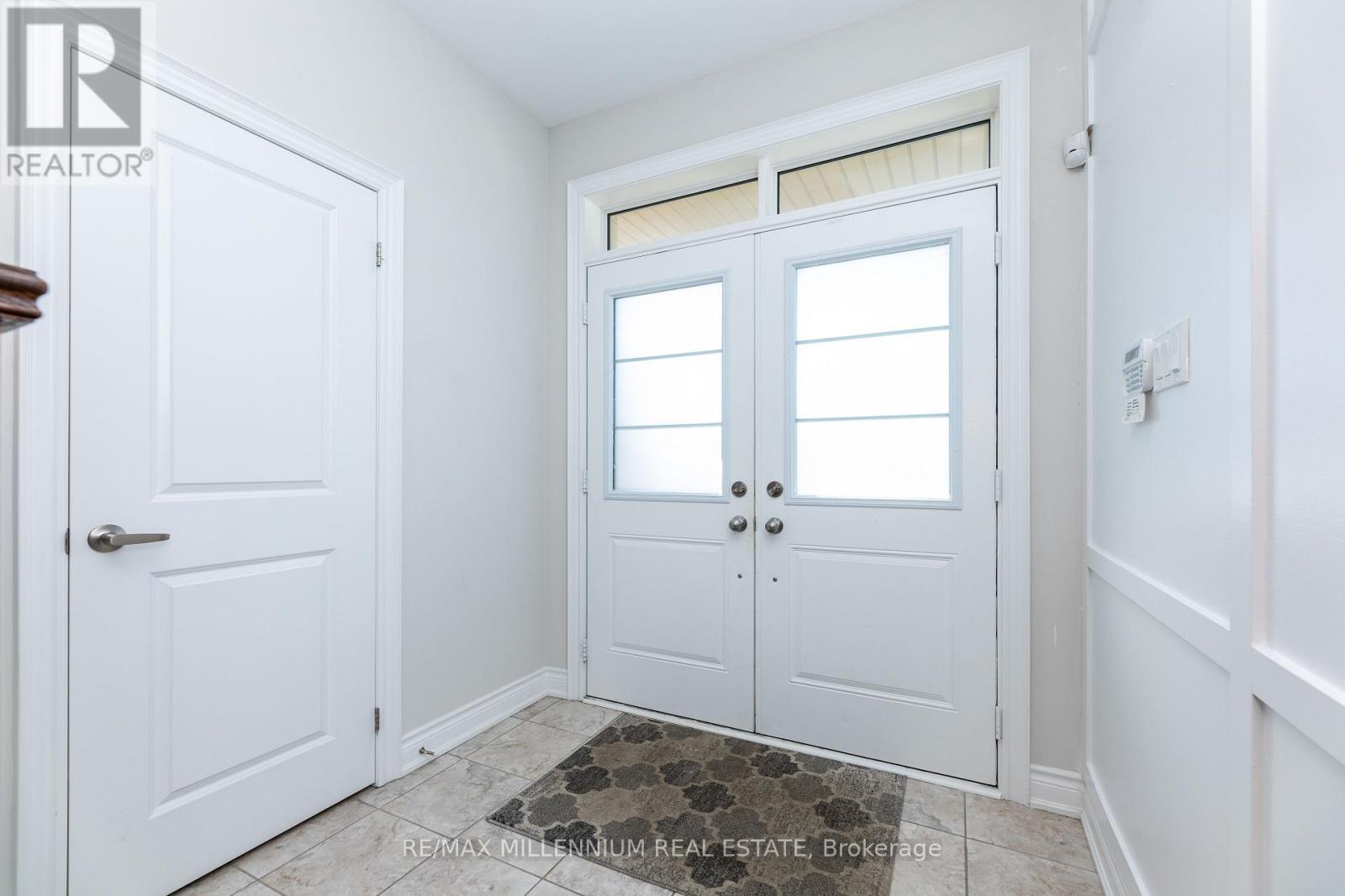 40 Frederick Pearson Street, East Gwillimbury, Ontario  L9N 0R8 - Photo 4 - N12763670