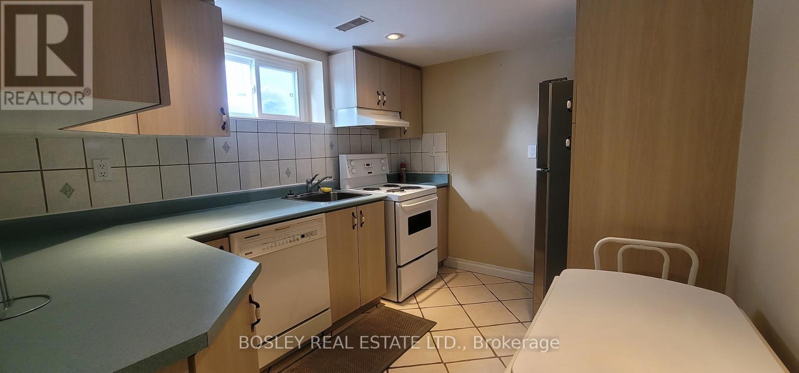 Bsmt - 6 Youngmill Drive, Toronto, Ontario  M4B 2W6 - Photo 7 - E12696736