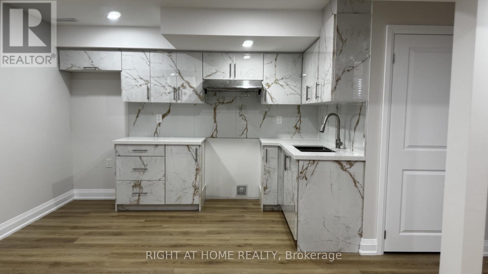 15 Perdita Road, Brampton, Ontario  L6Y 0C3 - Photo 6 - W12763644