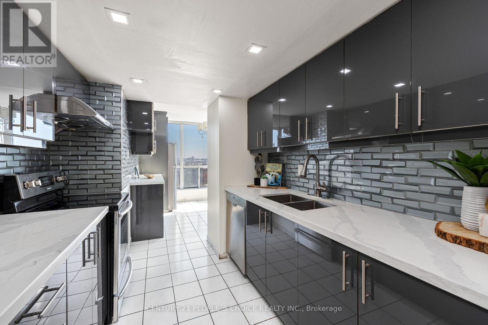 1605 - 3 Rowntree Road, Toronto, Ontario  M9V 5G8 - Photo 13 - W12763706