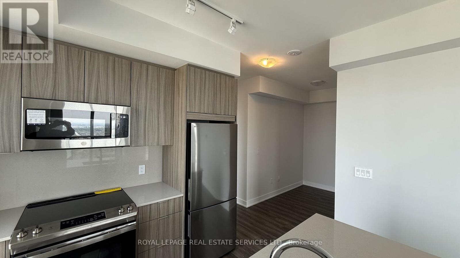 3811 - 430 Square One Drive, Mississauga, Ontario  L5B 0L6 - Photo 6 - W12763730