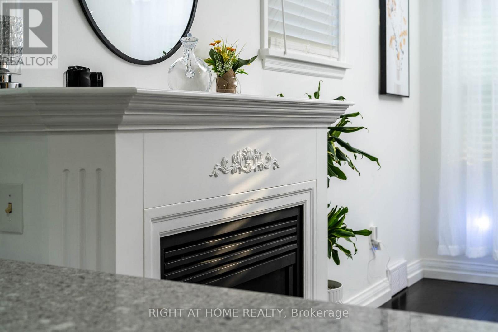 105 Glenridge Avenue, St. Catharines, Ontario  L2R 4X5 - Photo 12 - X12763720