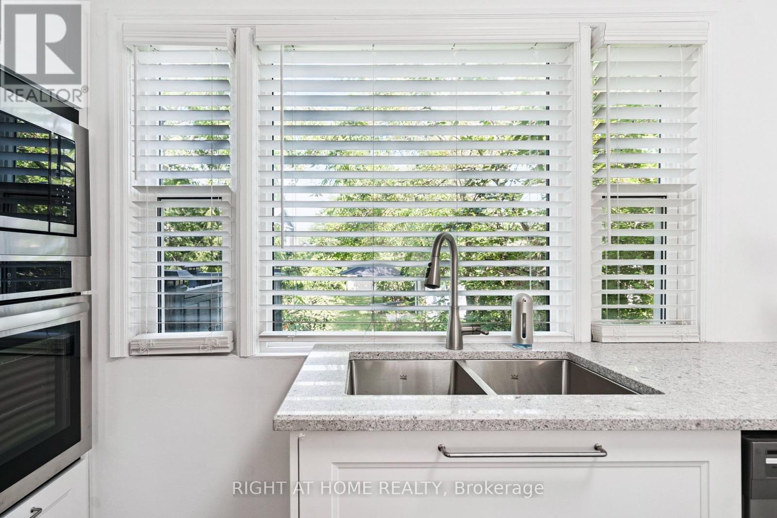 105 Glenridge Avenue, St. Catharines, Ontario  L2R 4X5 - Photo 6 - X12763720