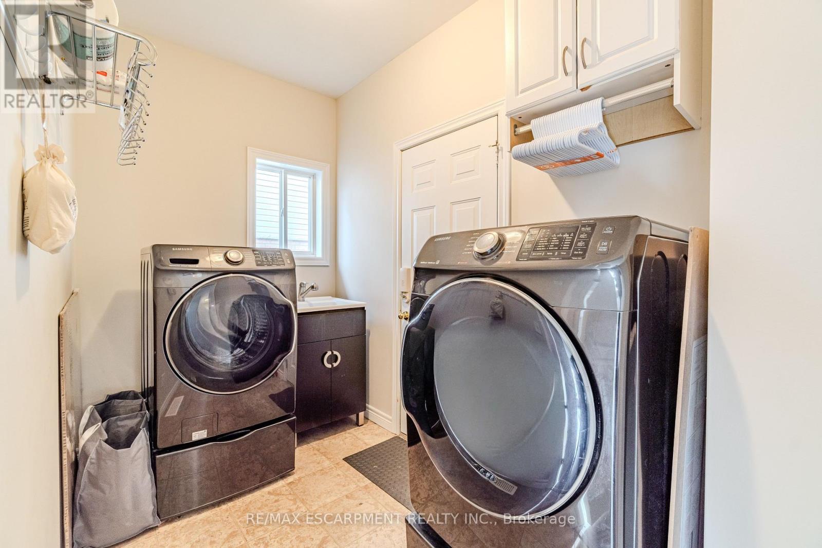 11 Irongate Drive, Brant, Ontario  N3L 4G4 - Photo 13 - X12763726