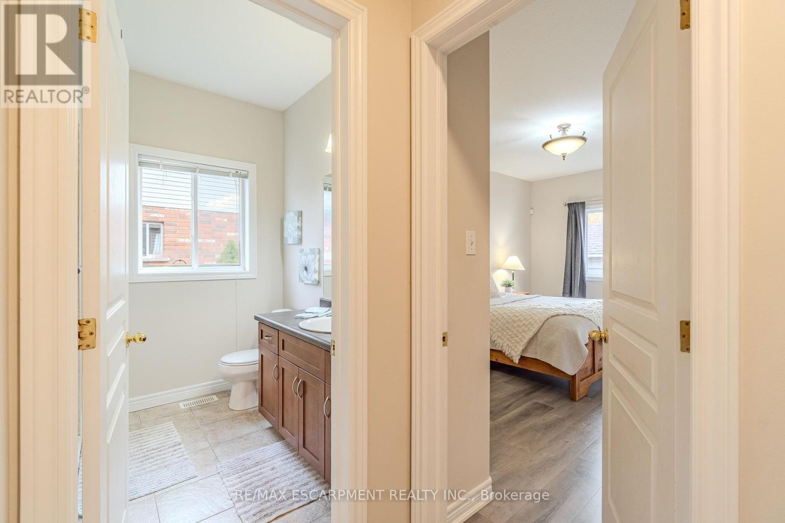 11 Irongate Drive, Brant, Ontario  N3L 4G4 - Photo 8 - X12763726