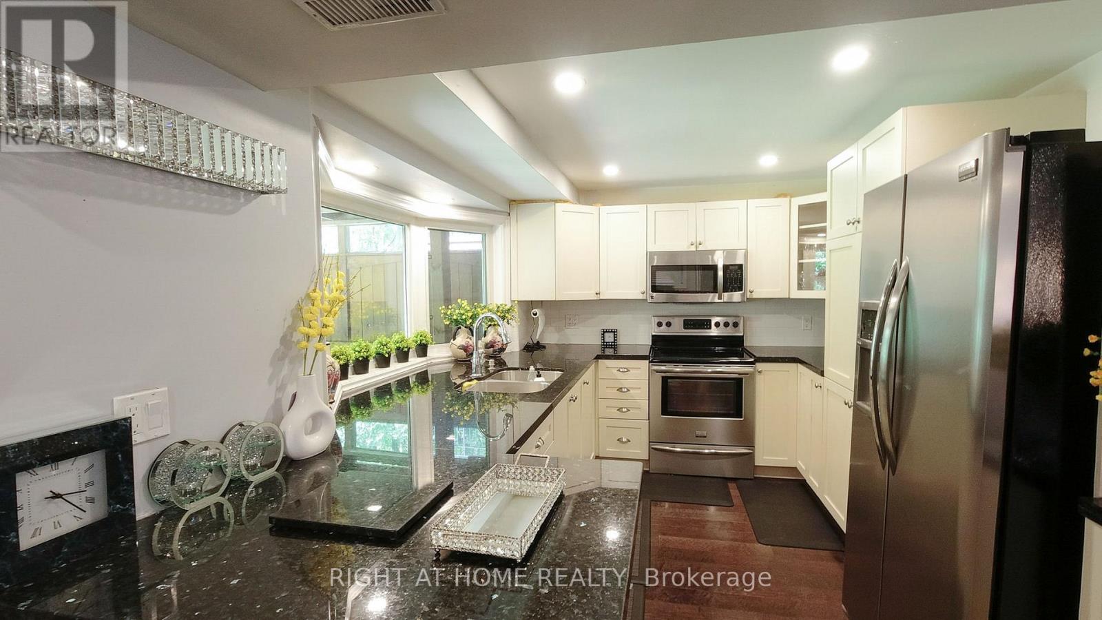 95 Westbury Court, Richmond Hill, Ontario  L4S 2L3 - Photo 34 - N12746388