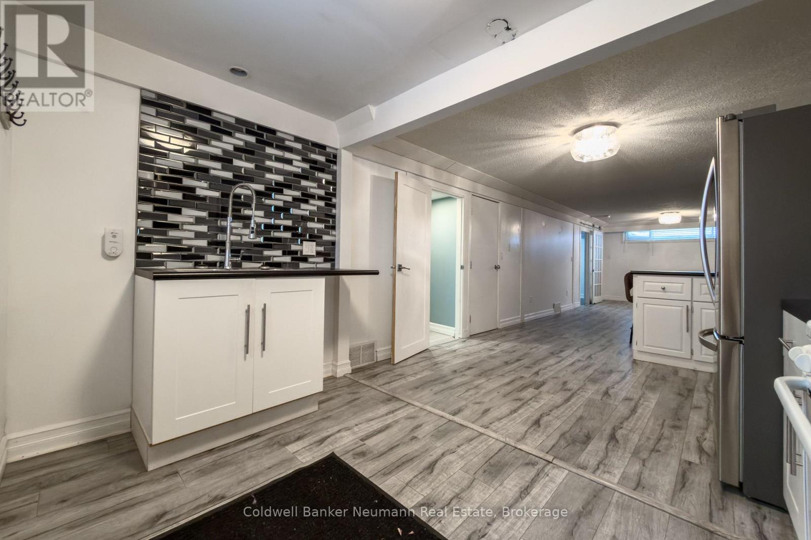 Lower - 92 Brant Avenue, Guelph (Victoria North), Ontario  N1E 1G3 - Photo 3 - X12763882