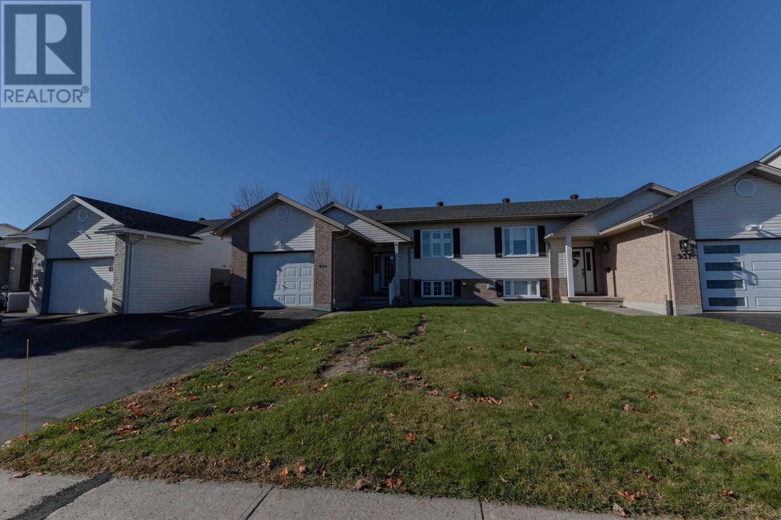 933 Lake St, Sault Ste. Marie, Ontario  P6B 6K4 - Photo 2 - SM253143