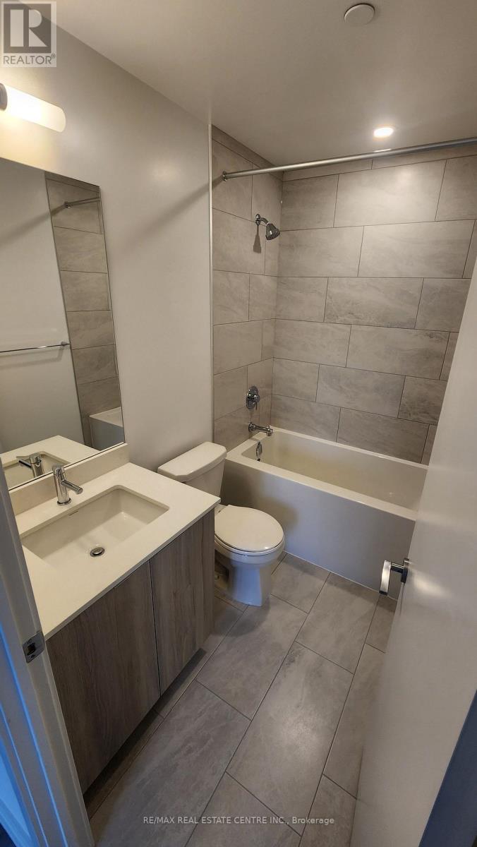 908 - 395 Square One Drive, Mississauga, Ontario  L5B 0P6 - Photo 12 - W12500292