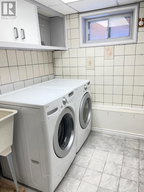 37 Tapley Drive, Toronto, Ontario  M9R 3P2 - Photo 19 - W12751688