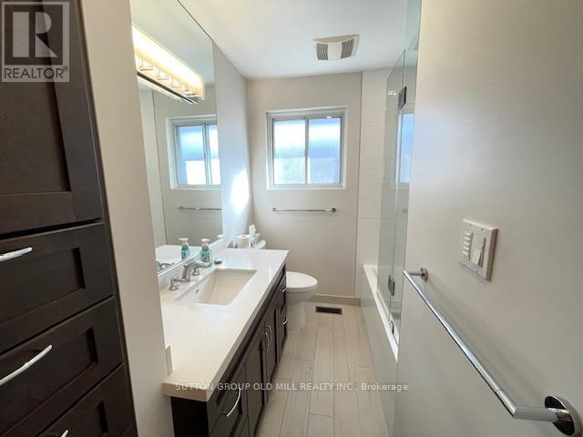 37 Tapley Drive, Toronto, Ontario  M9R 3P2 - Photo 9 - W12751688