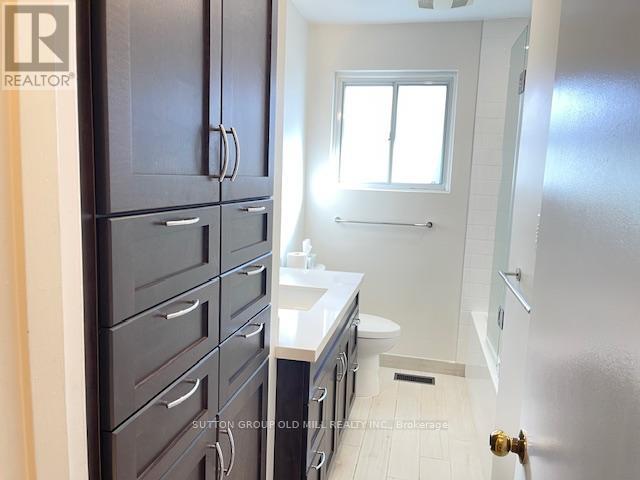 37 Tapley Drive, Toronto, Ontario  M9R 3P2 - Photo 10 - W12751688