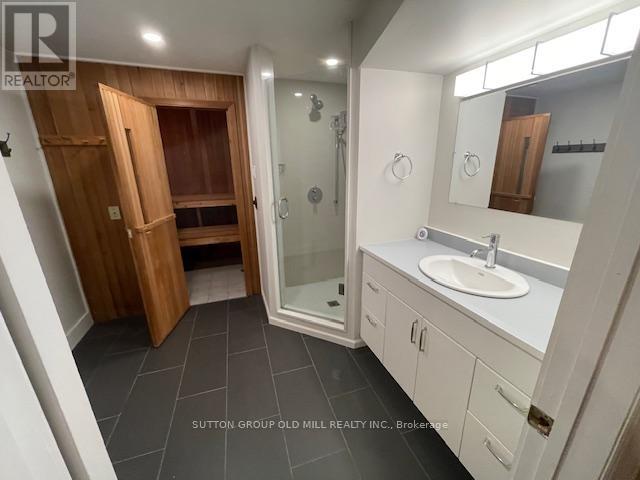 37 Tapley Drive, Toronto, Ontario  M9R 3P2 - Photo 16 - W12751688