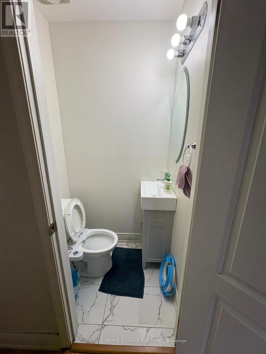 49 Dorchester Drive, Brampton, Ontario  L6T 3E2 - Photo 13 - W12757730