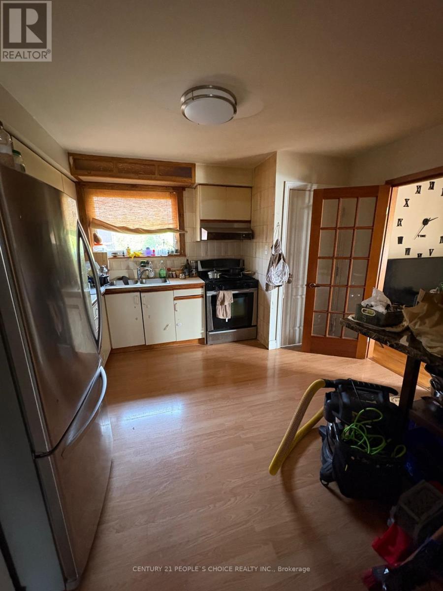 49 Dorchester Drive, Brampton, Ontario  L6T 3E2 - Photo 6 - W12757730